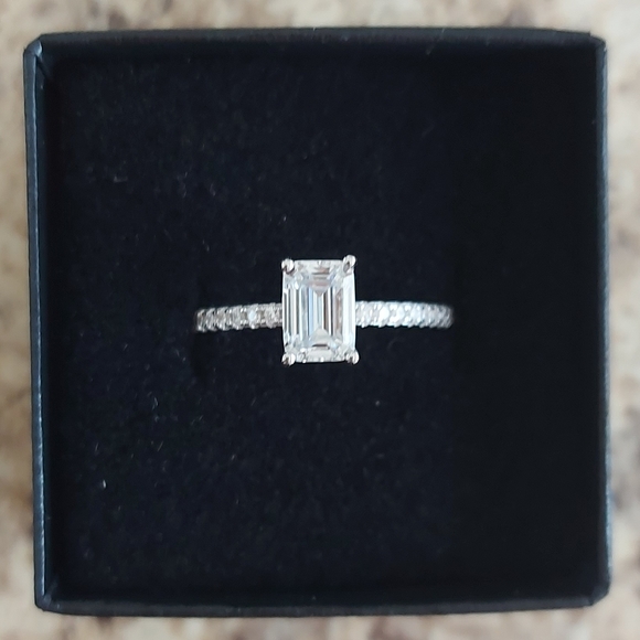 1 Carat Emerald Cut Rectangular Moissanite 925 Silver Engagement Wedding… - Picture 5 of 10